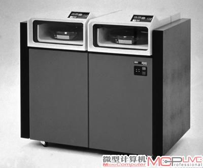 首款采用温切斯特技术的IBM 3340硬盘