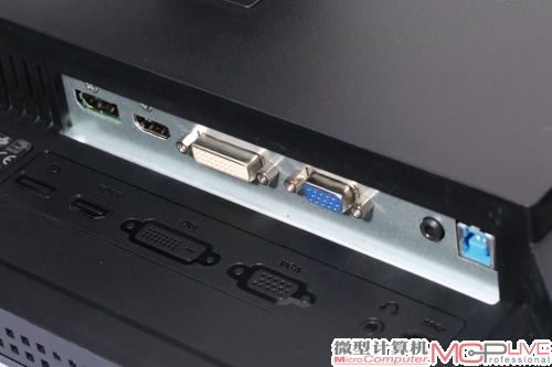 4种主流视频输入接口各一个，类型很齐全。注意，它有DisplayPort，需要组建三屏的用户，你们的购物单上又多了一个选择。