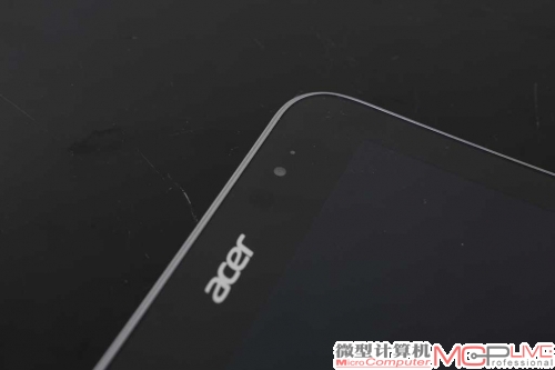 屏幕顶部是“acer”标志Logo，圆润的机身边角使得W4整体看上去更细腻。